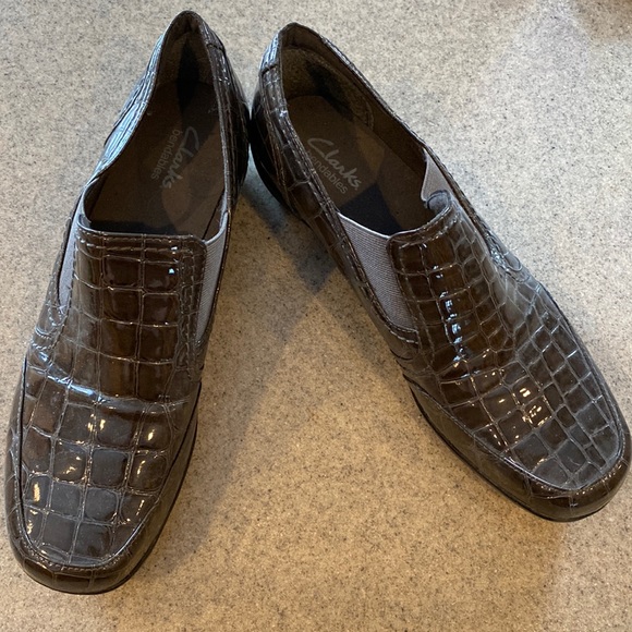 NWOB Clarks bendables loafers in gun metal grey/brown - Picture 1 of 7